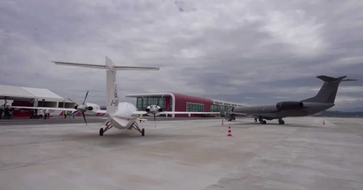 Aeroporti i Vlorës mbetet peng në gjykatë  Beteja ligjore mes ortakëve bllokon hapjen e aeroportit