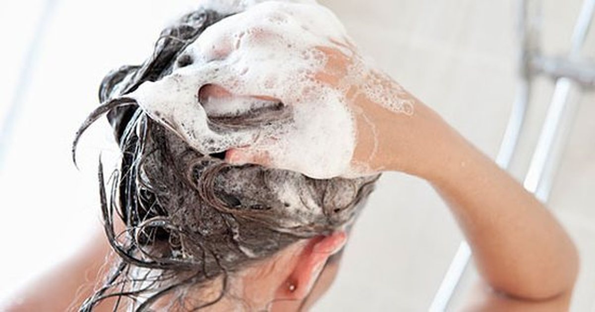 Pse duhet ta mbash shampon në kokë më gjatë