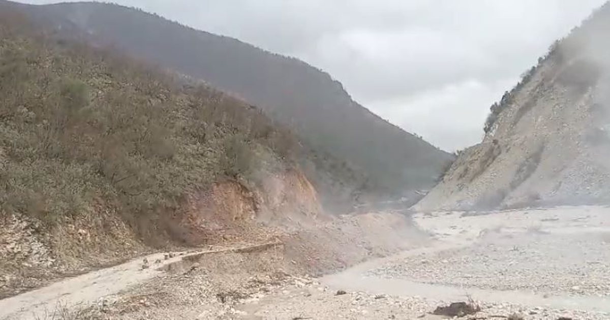 FOTOT  Shembet një tjetër rrugë  bllokohet plotësisht qarkullimi në Zhulat Gjirokastër 