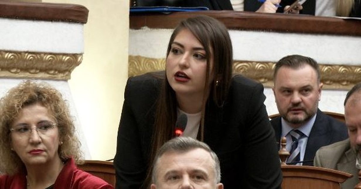 Shfrenon gojnë  deputetja Sara Mila i kthehet Berishës  Për prapanicën tënde po djeg Shqipërinë prej 30 vitesh 