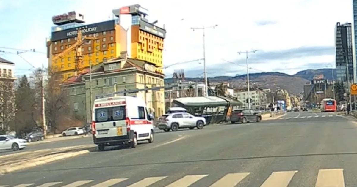 VIDEO  Tramvaji del nga shinat në Sarajevë  humb jetën një person  Plagosen 4 të tjerë