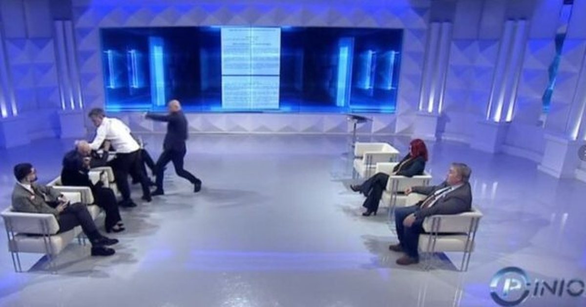 Plas sherri në studio  Berat Buzhala godet Albatros Rexhajn  Ndërhyn Blendi Fevziu