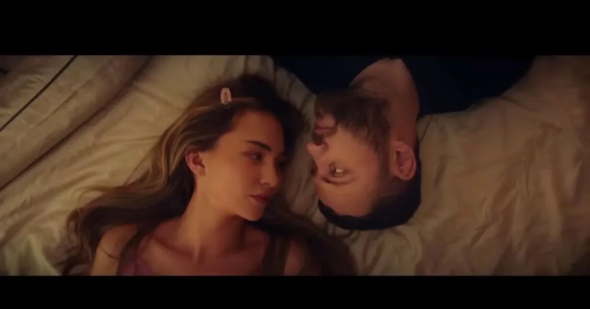  Loja e fundit   Shfaqet komedia  Kiara dhe Luizi rrëfejnë sfidat në sheshxhirim  Kur na thoshin bëni si të dashuruar 