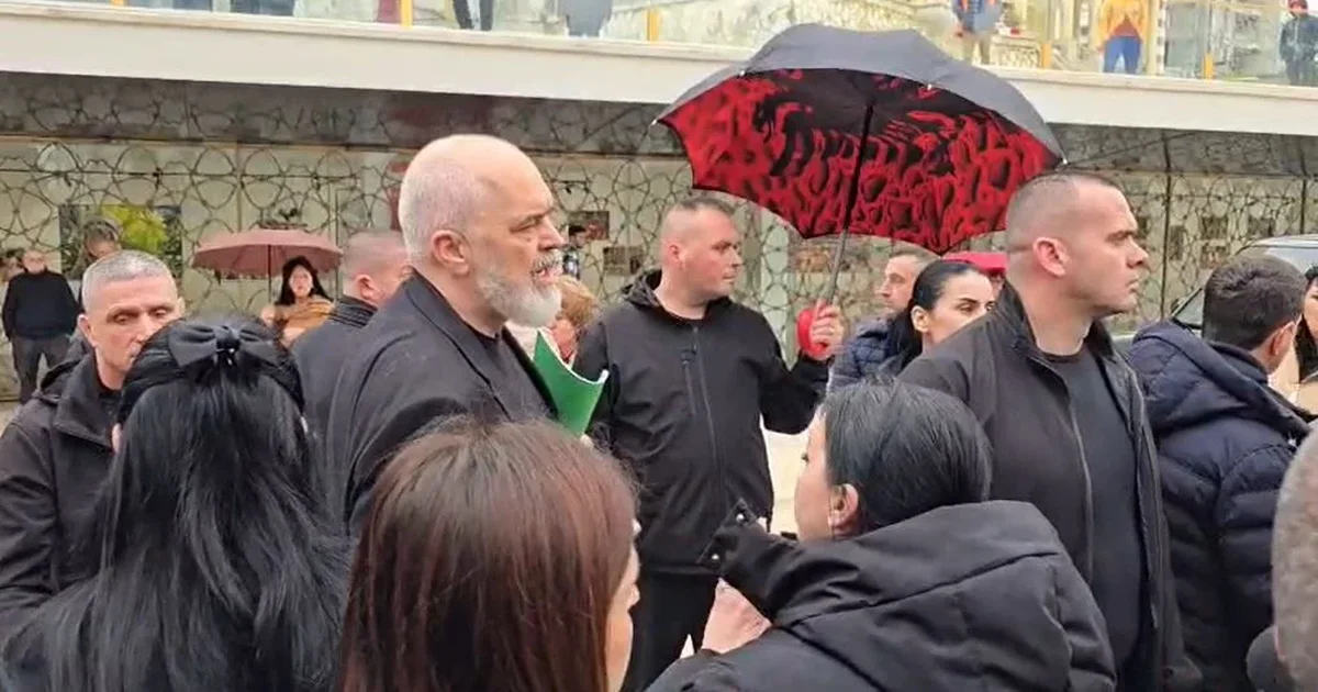  Ju jeni PD  s keni lidhje   Rama përplaset me disa qytetarë pas daljes nga mbledhja me banorët e Durrësit  Projekti TID nuk do ndalet