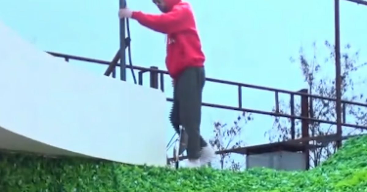  Nuk mundem më   Çfarë ndodhi me Kristin  Ai del nga muri  banorët tentojnë     VIDEO 