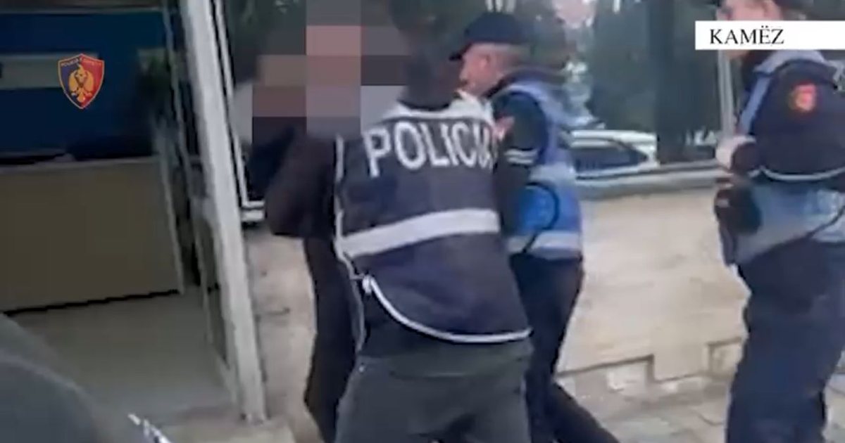 VIDEO  Mbante armë zjarri dhe municion në banesë  arrestohet 51 vjeçari në Kamëz