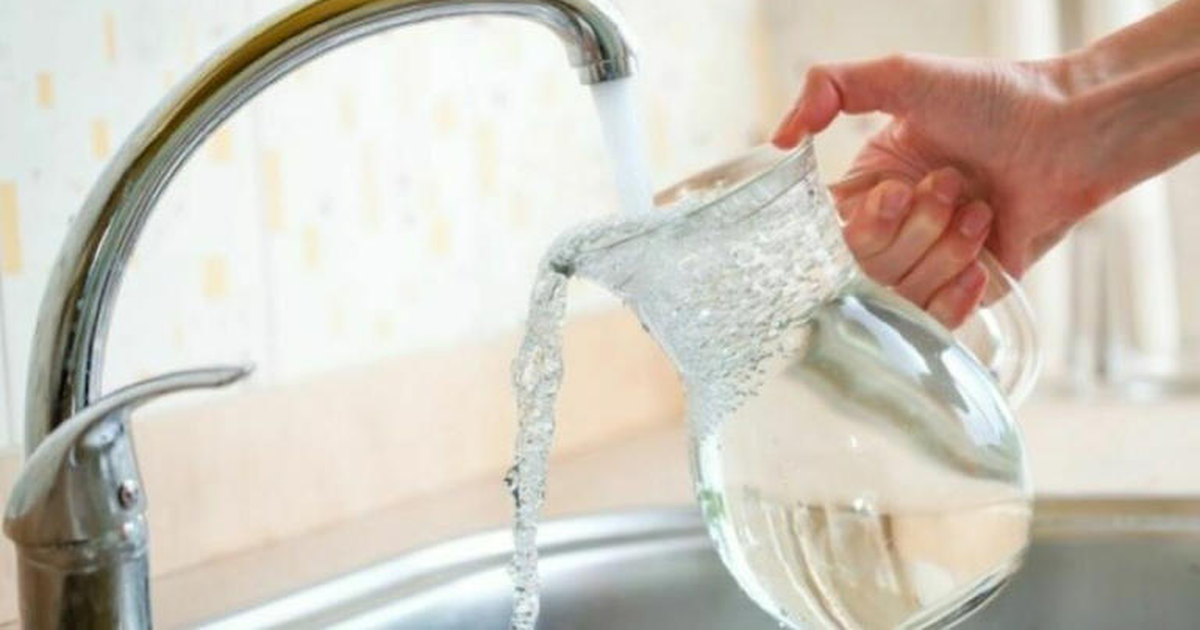 Pirja e tepërt e ujit është e dëmshme   ja doza e saktë dhe çfarë është mbihidratimi  simptomat dhe rreziqet 