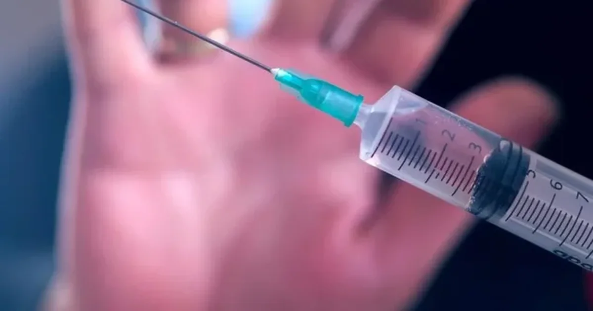 Tromboza e rrallë pas vaksinës anti Covid  studimi i ri shpjegon shkakun