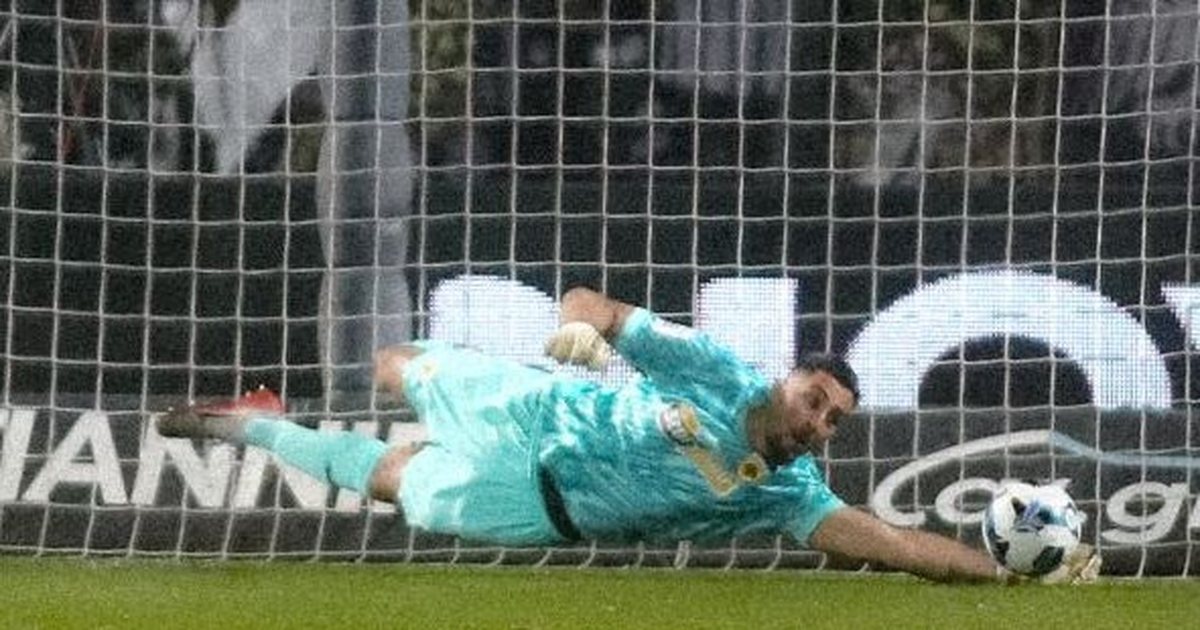 VIDEO  Tomas Strakosha bën heroin ndaj PAOK ut  portieri shqiptar pret penalltinë dhe mban në krye AEK un