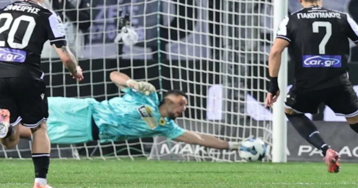 Mrekullia e Strakoshës  shpëton portën nga goli  pret penalltinë dhe i eviton humbjen AEK ut