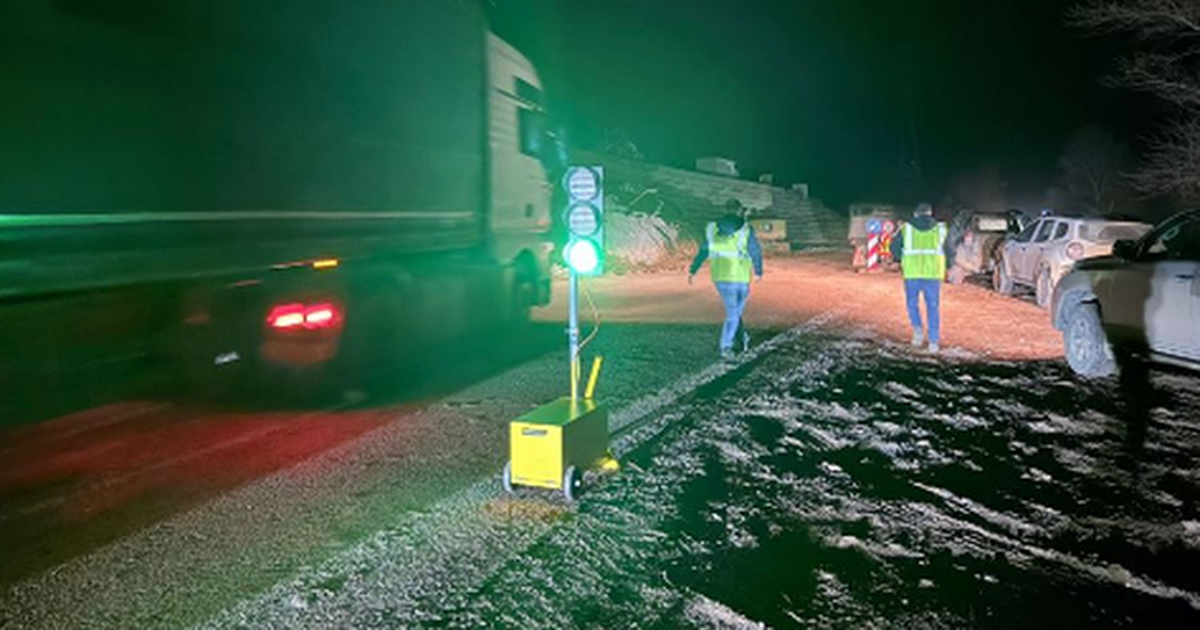 Alarm në aksin Librazhd Pogradec  thellohen çarjet te  Arrat e Gurrës   Qarkullimi vetëm me një korsi