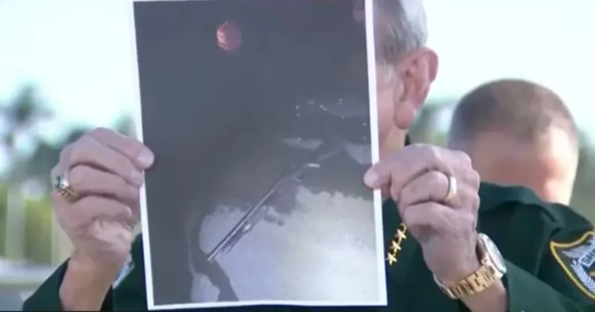 I armatosur në rezidencën e Trump  dalin pamjet e pushkës që dyshohet se i riu kishte me vete