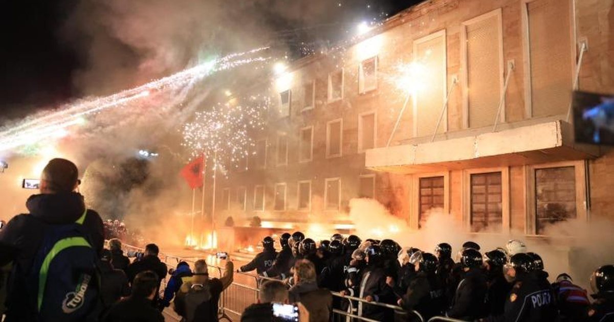 Lirohen të 18 protestuesit e PD  gjykata  Shumica e arrestimeve të paligjshme