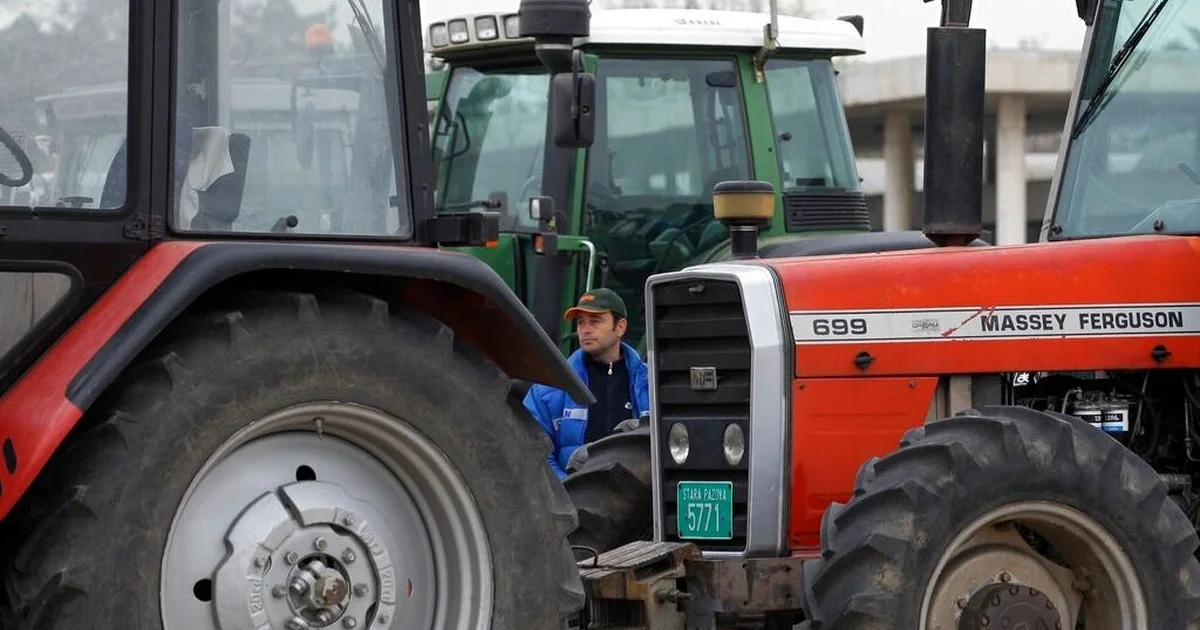 Fermerët serbë përshkallëzojnë protestat e tyre  të cilat vazhdojnë prej dy javësh  cila është kërkesa e tyre kryesore 
