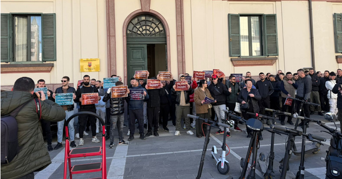 4 muaj nga bllokimi i monopatinave  protestë para Ministrisë së Brendshme