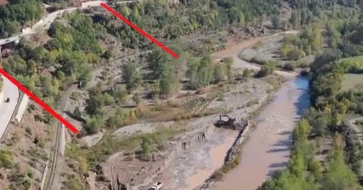 Rrjedha e Shkumbit totalisht e devijuar  Foto kur fadromat gërmojnë për inerte pranë aksit Librazhd Prrenjas
