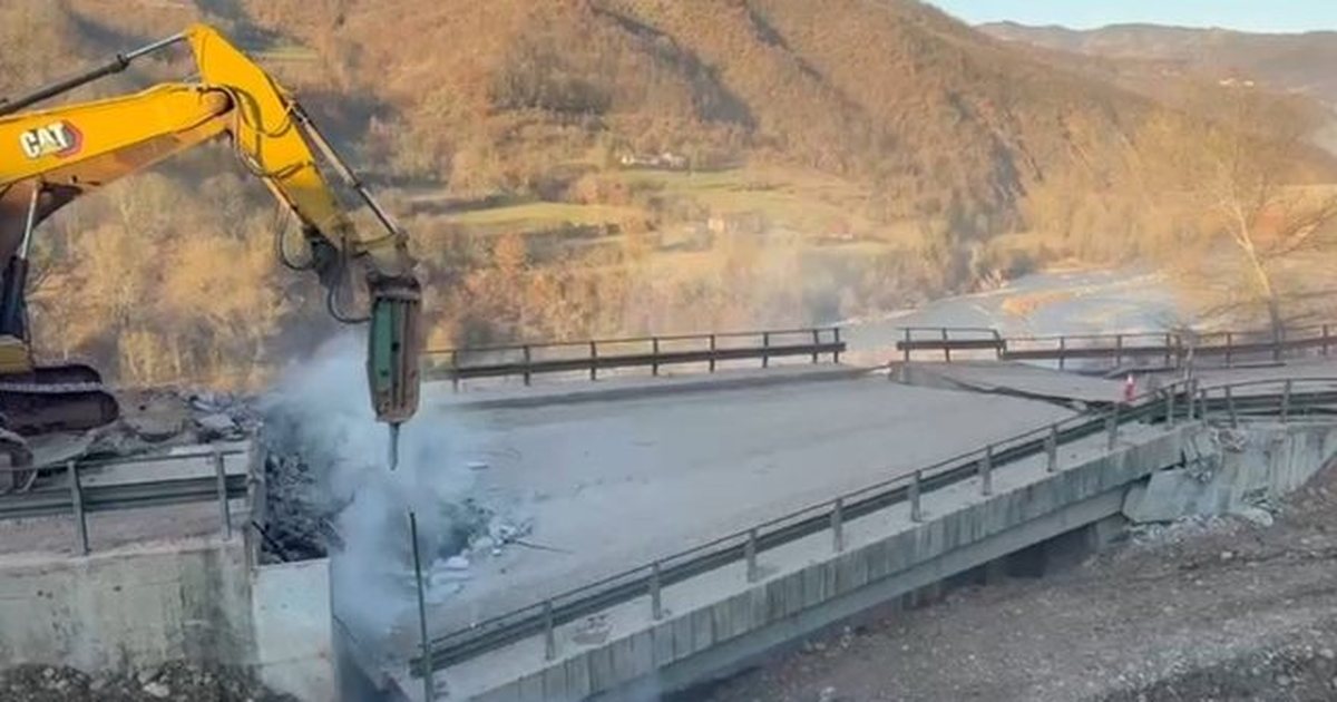 Bllokimi i Librazhd Prrenjas  furgonat shtrenjtojnë çmimin e biletës deri    