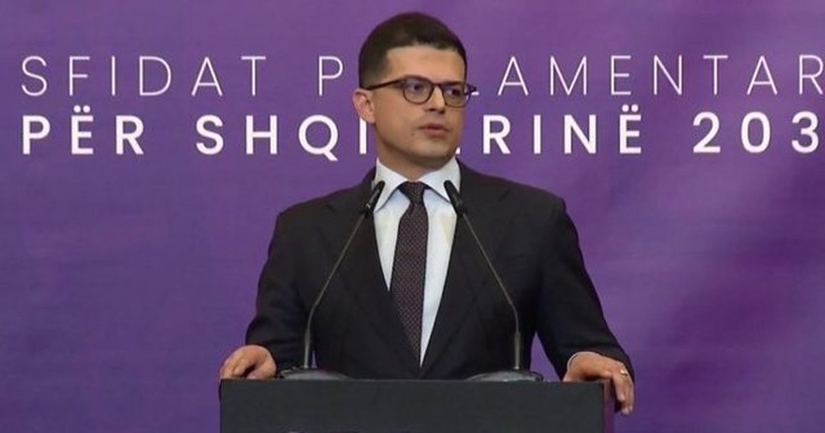 Vengu  Në maj nis shkolla e aviacionit dhe uniformat e para  Made in Albania