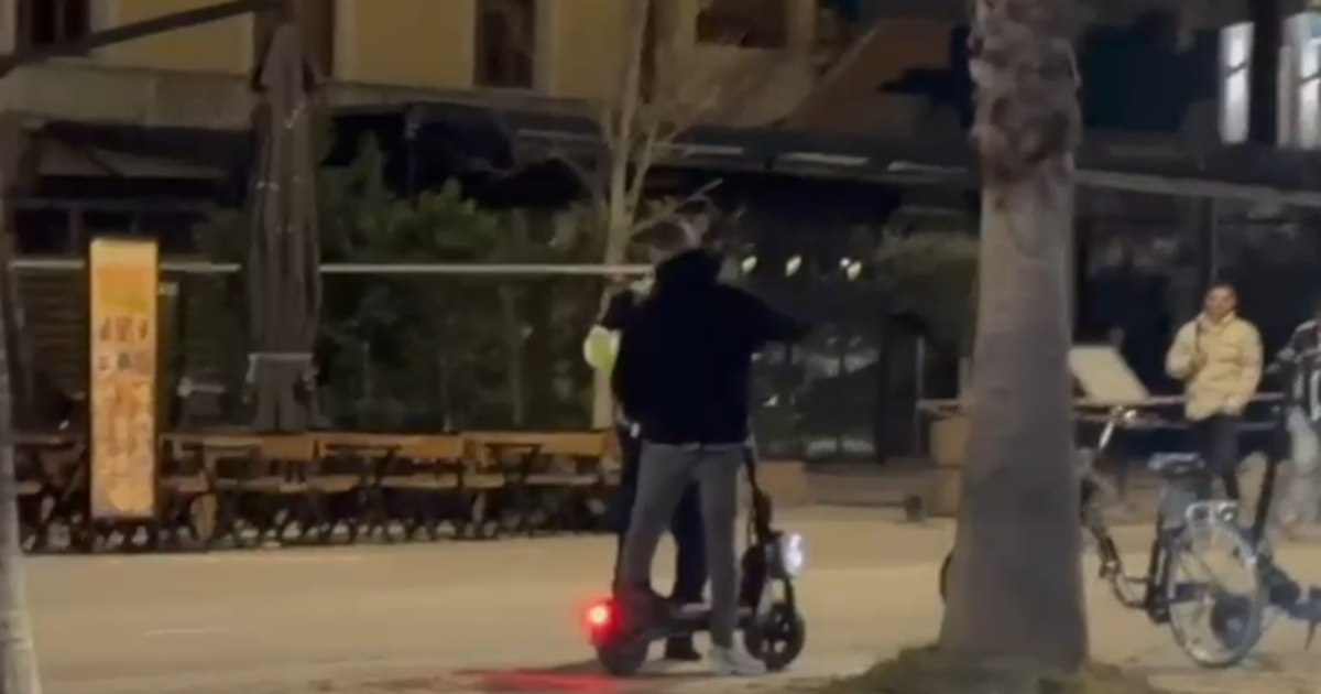 Monopinatat dhe motorët elektrikë shkaktojnë aksidente të reja në Vlorë  të rinjtë përfundojnë në spital