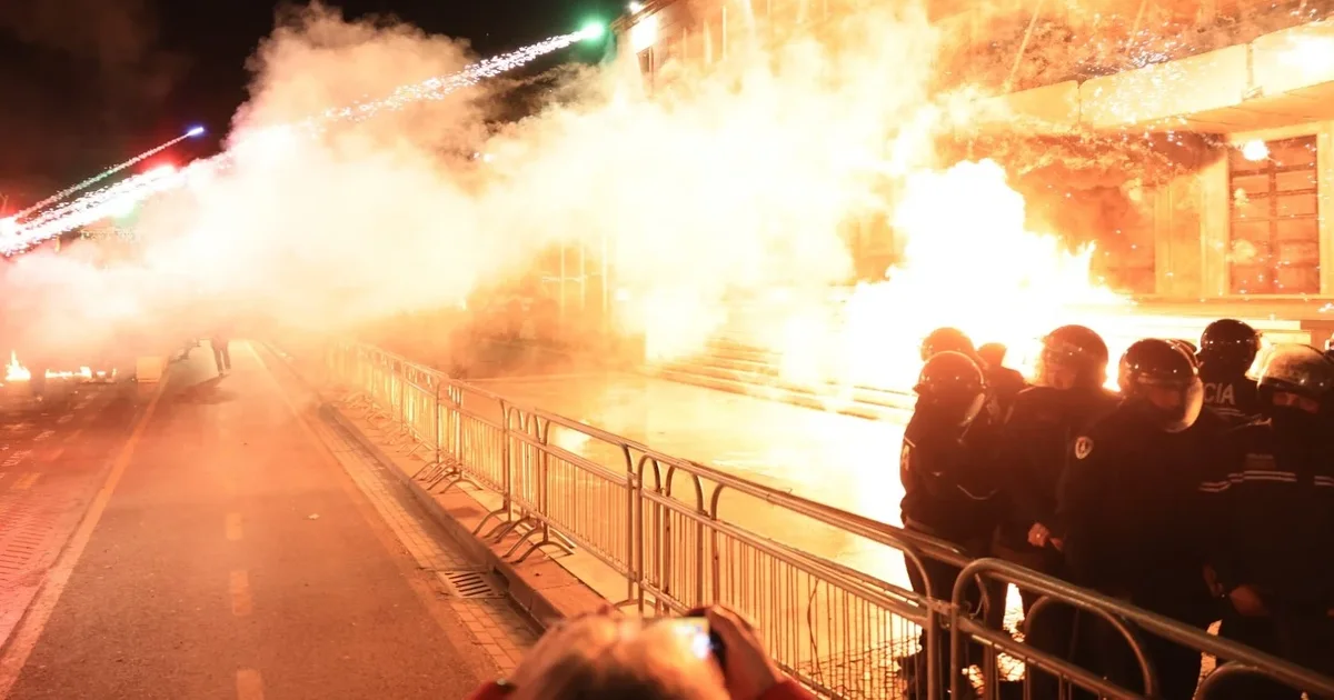 Protesta e PD së përpara Kryeministrisë  policia njoftim zyrtar  Nuk marrim përsipër garantimin e zhvillimit të tubimit