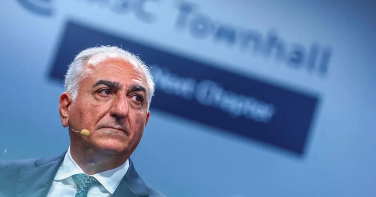 Reagon djali i Shahut të fundit të Iranit  Reza Pahlavi  Goditja përfundimtare është në duart e    