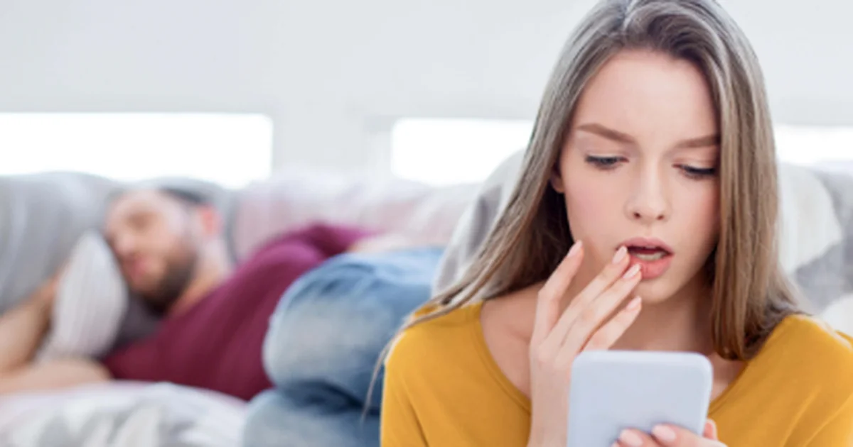 A duhet t ia kontrollojmë telefonin partnerit es 