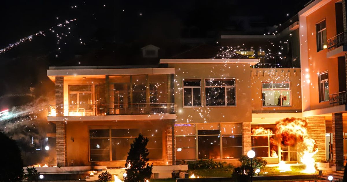 Ambasada e Francës dënon hedhjen e molotovëve ndaj Vilës 31  Dhuna është e papranueshme