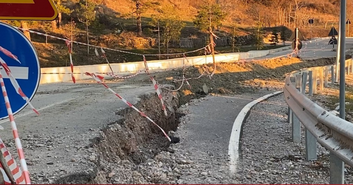 Dëmtohet rruga në Gjinar  çahet asfalti