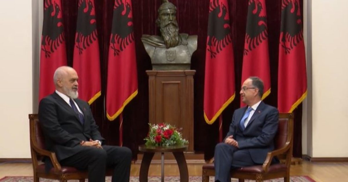 Ndryshimet në qeveri  Rama mbërrin në Pallatin e Brigadave  takohet me Begajn