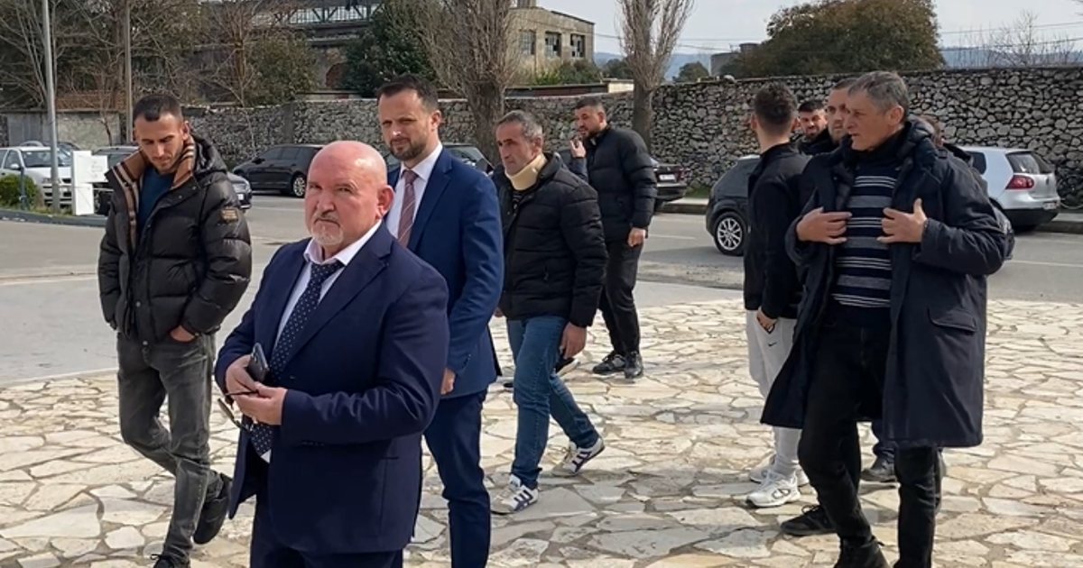 Resorti në Rrjoll  Ishin në kërkim për sulm ndaj punëtorëve të kompanisë  dorëzohen 11 persona