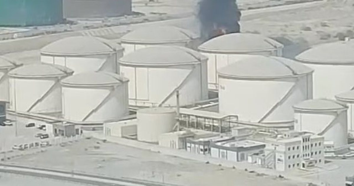 Zona e naftës në Emiratet e Bashkuara Arabe përfshihet nga zjarri