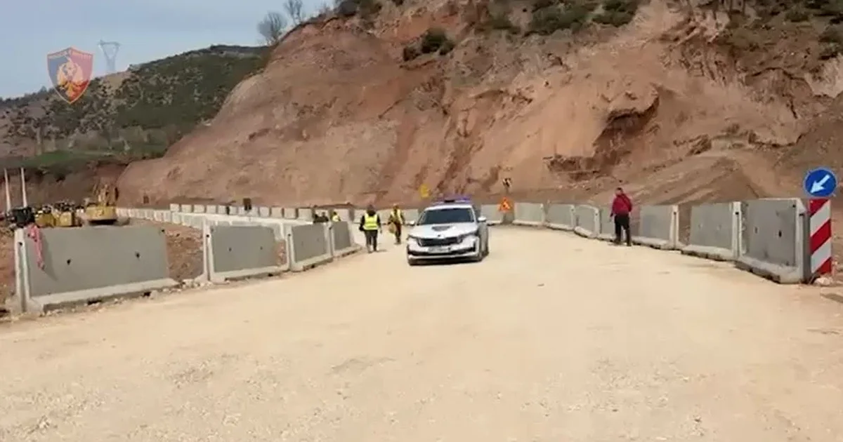 Hapja e aksit Elbasan Përrenjas  policia apel qytetarëve  Respektoni sinjalistikat rrugore