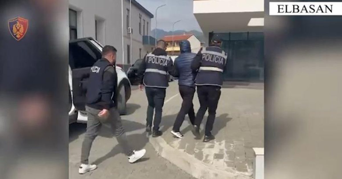 Ishte në kërkim për vjedhje  pranga të riut në Elbasan