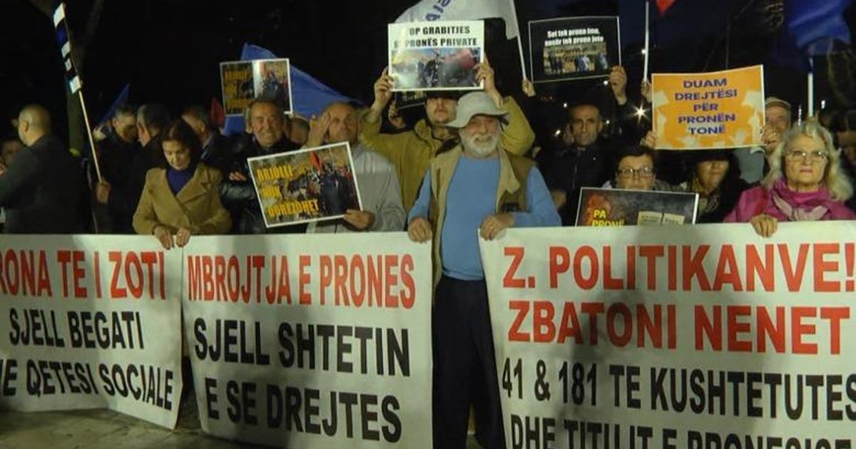  Bashkim Ulaj u grabiti pronat për resort  banorët e Rrjollit protestë para Kuvendit  Tubimit i bashkohen edhe   