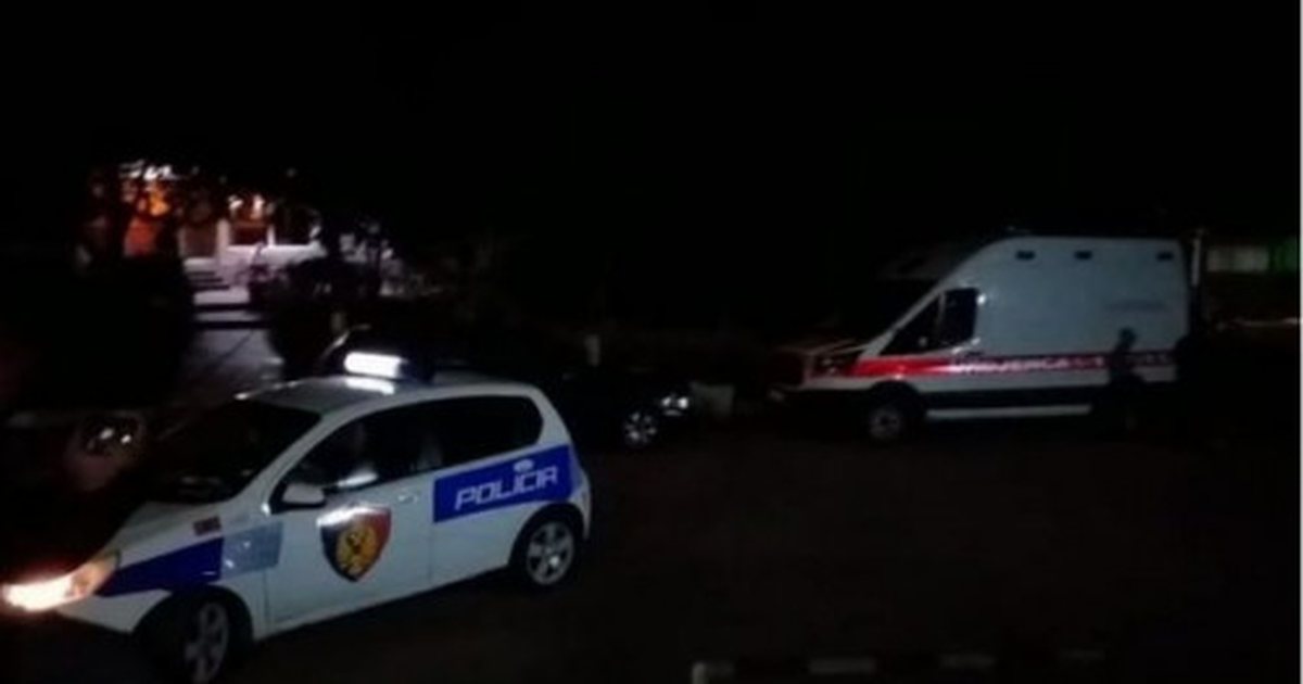 Aksident në aksin rrugor  Manëz Durrës   makina përplaset me një automjet të parkuar  plagoset drejtuesi 24 vjeç