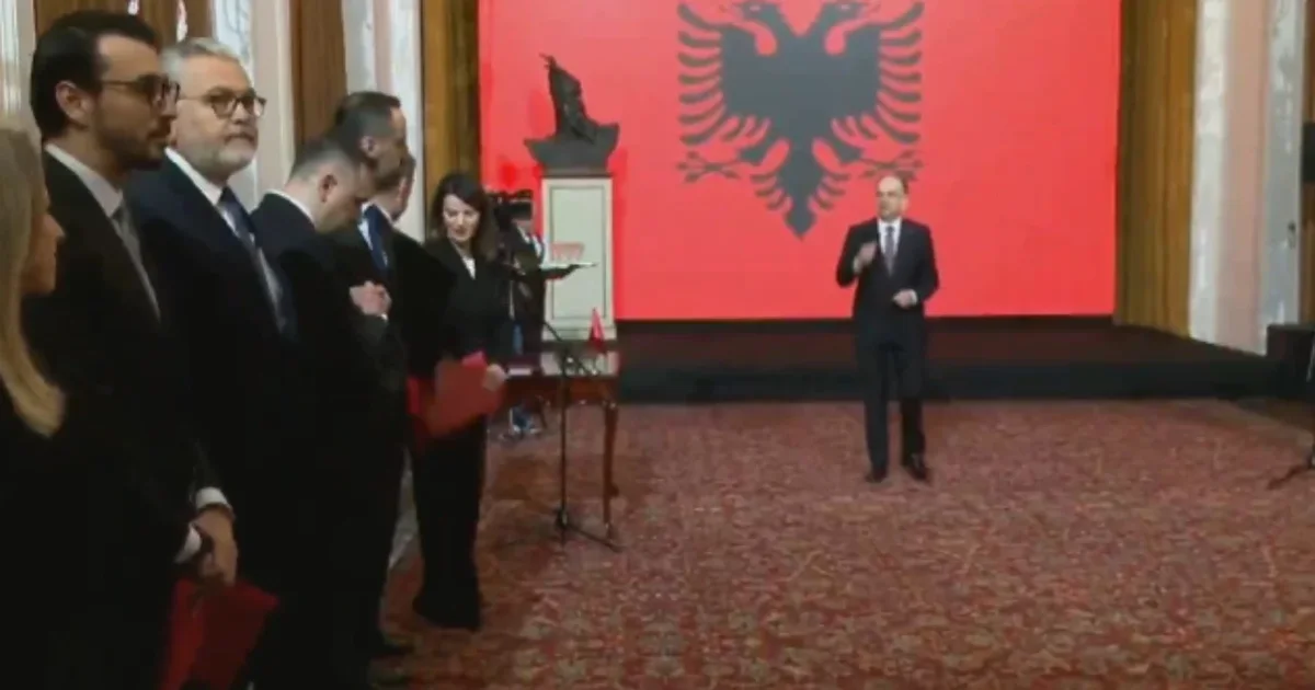Ndryshimet në qeveri  ceremonia në Presidencë  betohen shtatë ministrat e rinj