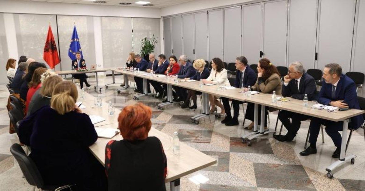 Mori detyrën e ministrit të Jashtëm  Ferit Hoxha  Dosja e parë në tryezën time  përditësimi i sigurisë në Lindjen e Mesme