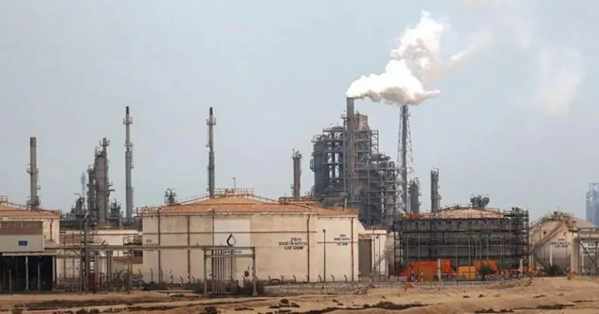 Kaos në tregun e naftës  çmimi arrin nivelin më të lartë dyvjeçar  Nëse konflikti vijon  prodhimi mund të ndalet