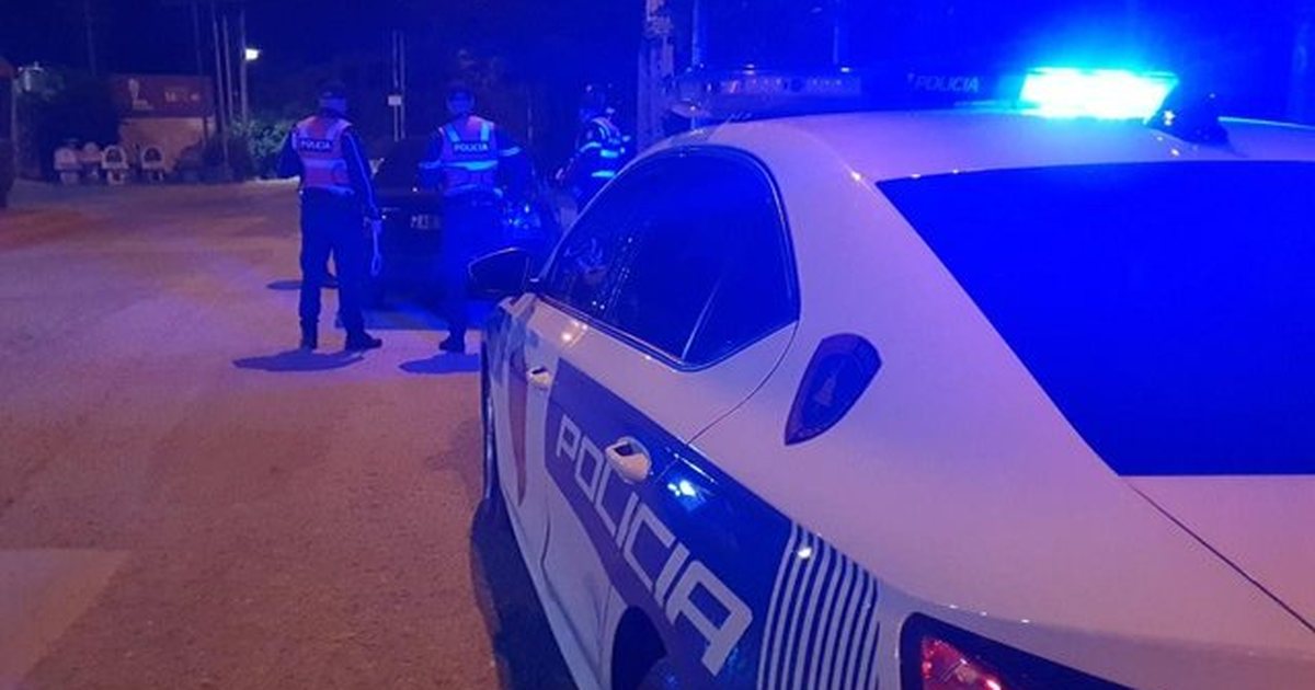 Dyshohet se qëlloi veten me armë zjarri në banesë  vdes 47 vjeçari në Tiranë