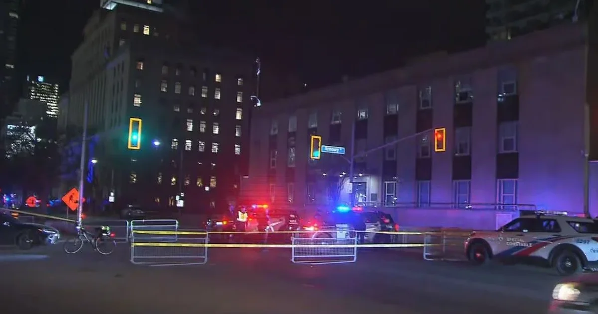 Të shtëna me armë zjarri pranë Konsullatës Amerikane në Toronto  policia bllokon disa rrugë në qendër të qytetit