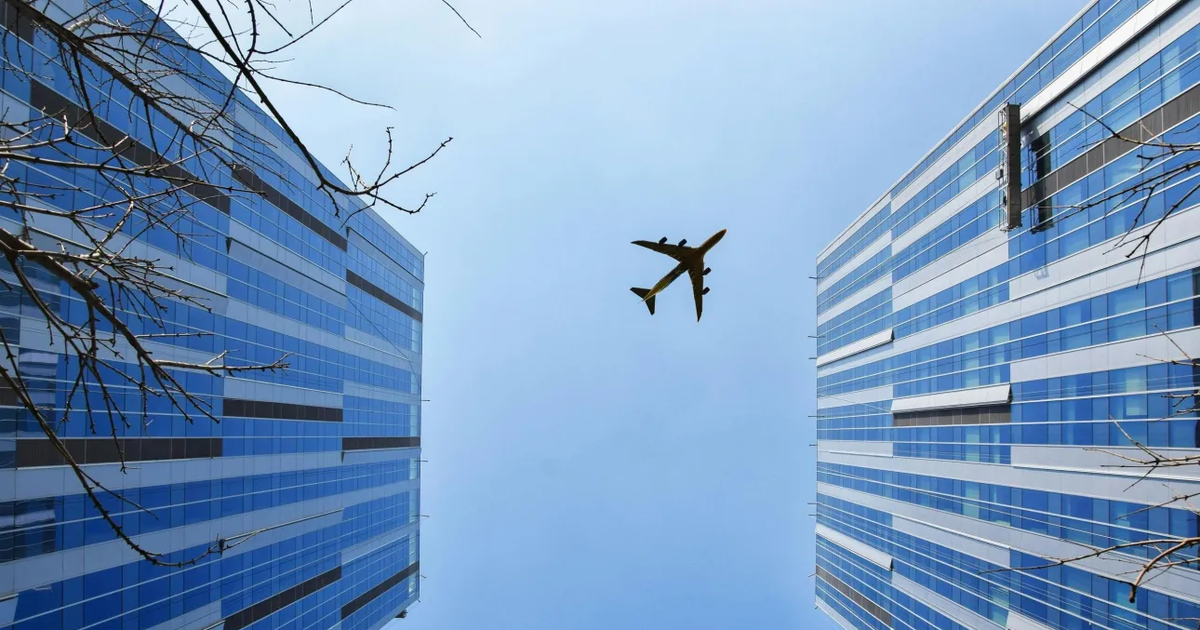  Reuters  Rriten çmimet e biletave ajrore për shkak të rritjes së naftës