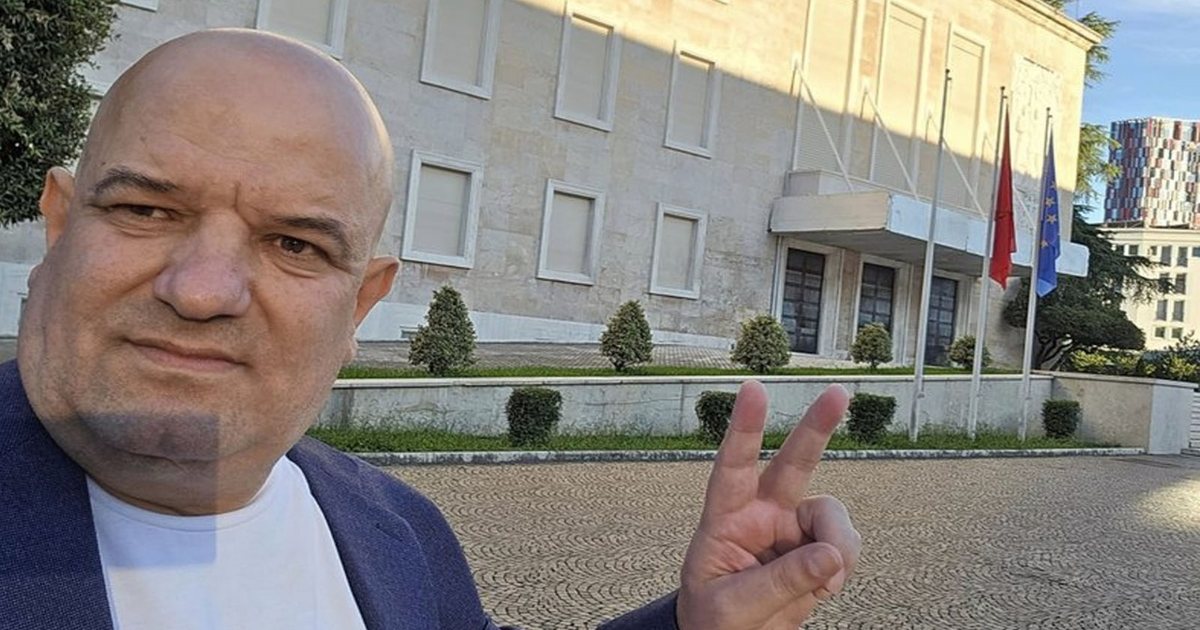  Nuk mban më    Ilir Vrenozi nga protesta e opozitës  Këta po tallen me ne