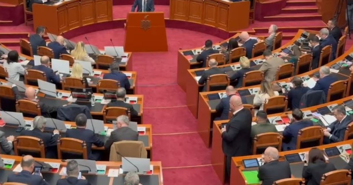 Pas incidenteve në seancën e kaluar  Balla ruhet me gardist në tavolinën e Kuvendit  Ankohet Noka  Përse po   