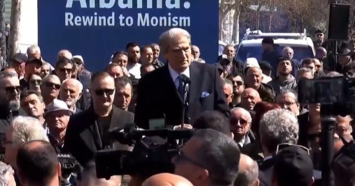 Berisha u bashkohet protestuesve jashtë Kuvendit  Rama sot shënoi vetëvrasjen dhe fundin e tij politik 