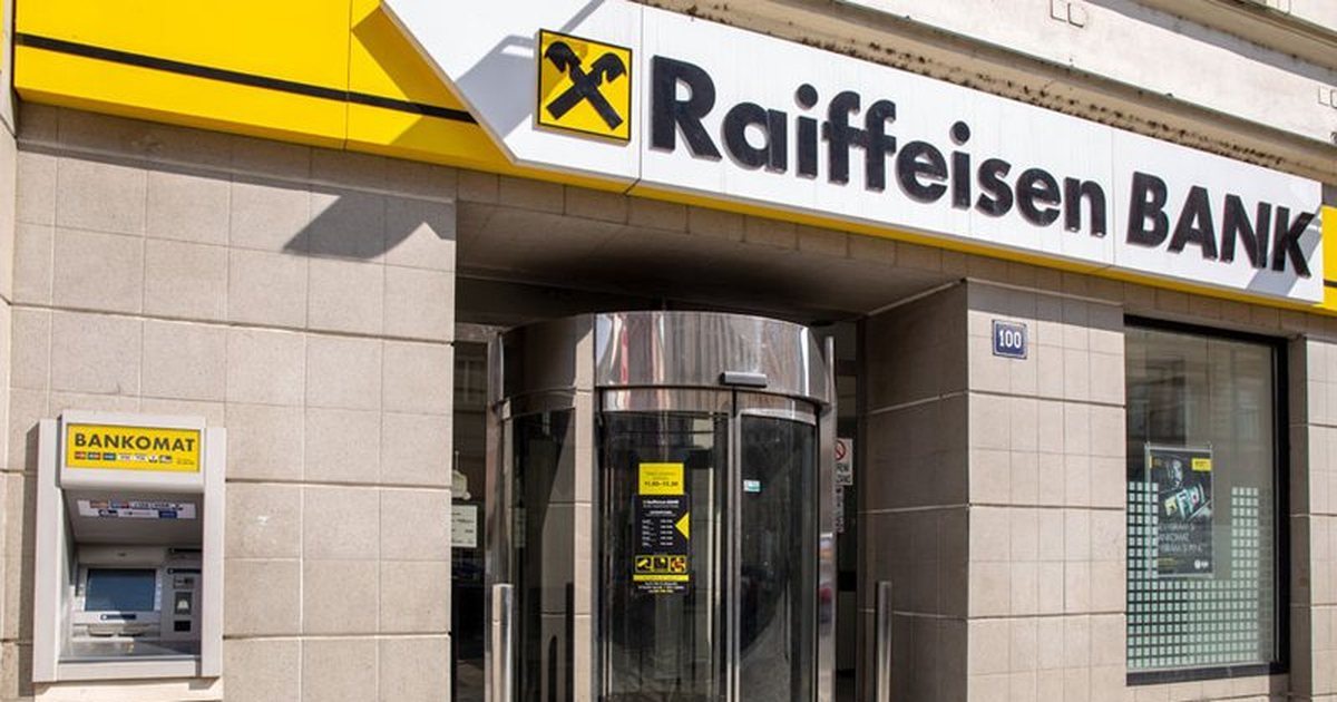 Avokati i njohur denoncon Raiffeisen Bank  Më zbrazi llogarinë dhe më nxori debitor me mbi 1 mln lekë  ATM të jashtë funksionit 