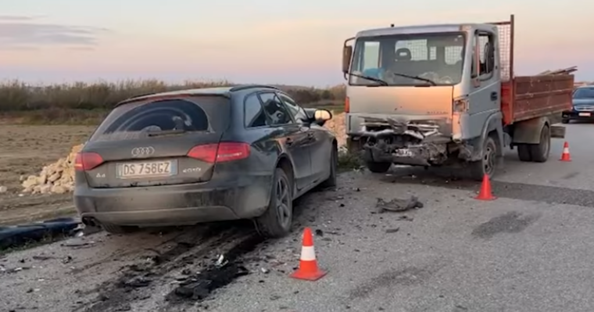 Audi përplaset me kamionçinën në Fier  tre të plagosur dërgohen me urgjencë në spital