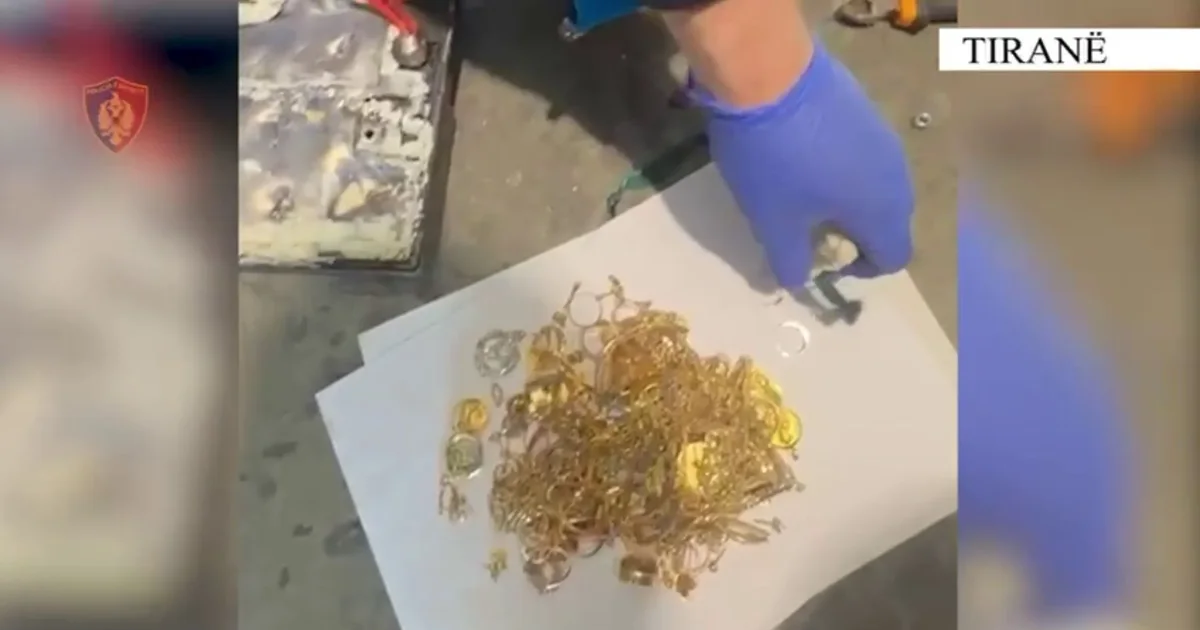 U kap duke transportuar mallra të kontrabanduara  arrestohet 26 vjeçari në Kamëz  shpallen në kërkim dy te tjerë