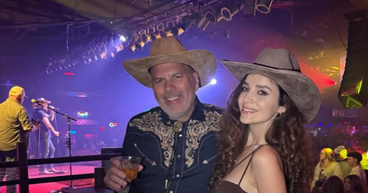 FOTO  Pas Blerta Celibashit  edhe Diola Dosti vendos unazën  Nutricionistja e njohur i thotë  PO  partnerit 60 vjeçar