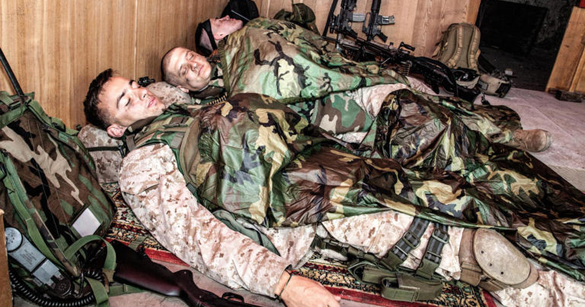 Metoda ushtarake për të rënë në gjumë në dy minuta  a funksionon  a ndihmon me pagjumësinë 