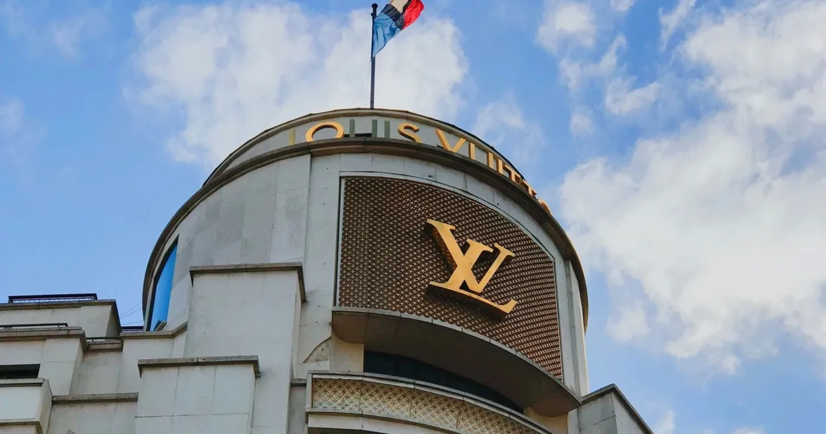 Louis Vuitton   Çanta me vezë  ikonike me ngjyrë çokollate kthehet me ngjyra dhe një estetikë të rafinuar  FOTO 